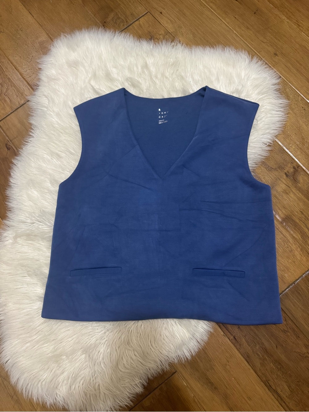 a new day Sleeveless V-Neck Tank Top in Navy Blue